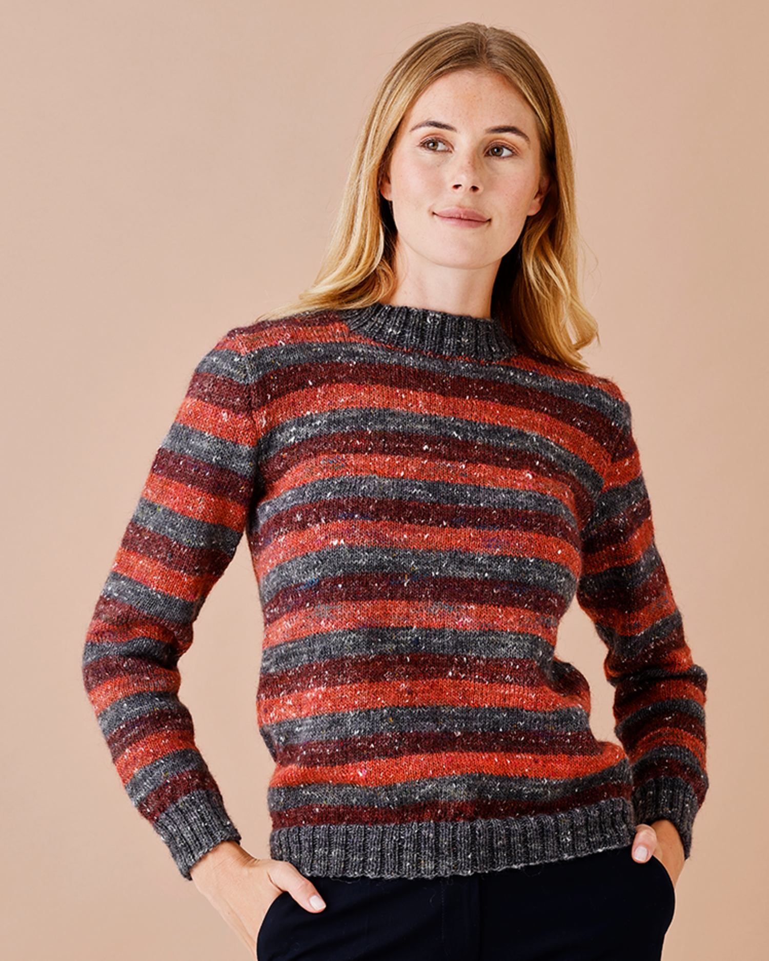 Strikkeopskrift Strikkekit Stribet Sweater Med Kamma Garn Permin 899531 Kun Strikkeopskrift Stribet Sweater Med Kamma Garn 899531 - Strikkeopskrifter